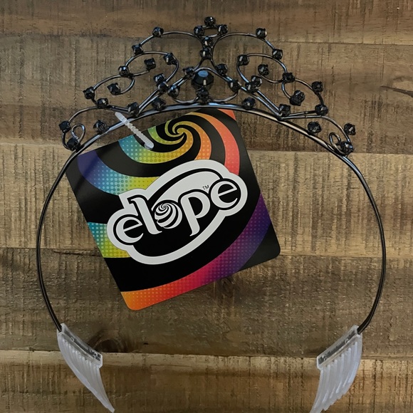 Crown - Picture 2 of 3